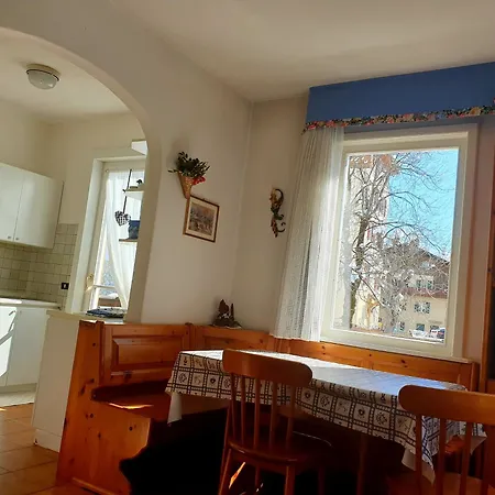 Luminoso Ed Accogliente, Centralissimo Indipendente Appartamento Cortina dʼAmpezzo